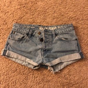 super cute volcom shorts !!